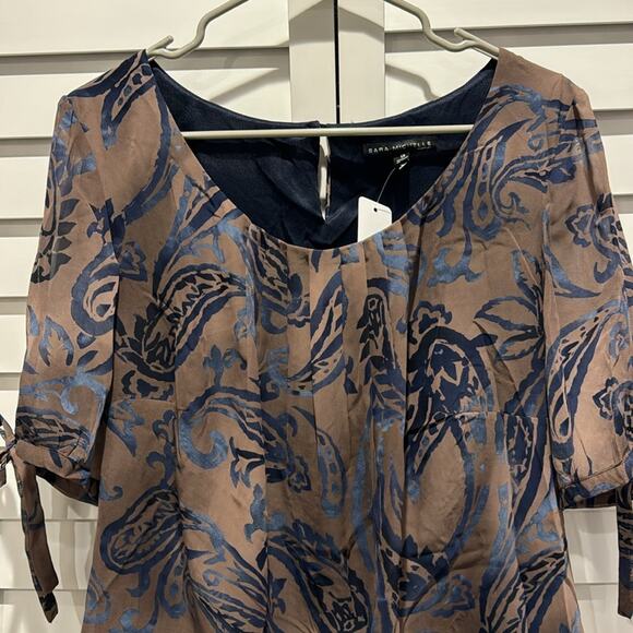 Sara Michelle Woman NWOT lined Blouse in a beautiful print in 100% Polyester. - Picture 2 of 5